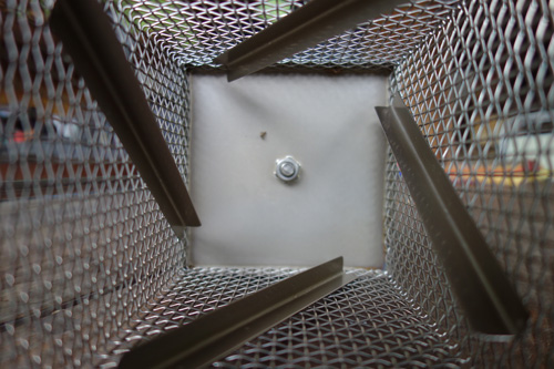 カゴを四角に改良し、羽根の形もアングル型に変更