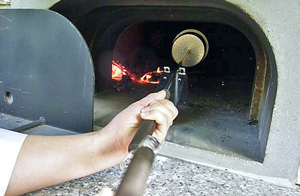 石窯で珈琲焙煎